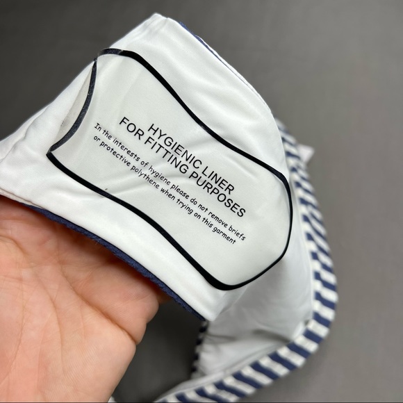 Lululemon Seersucker Skimpy Mid Rise Bottom NWT Size XL (Stripped White Blue) - Picture 9 of 11